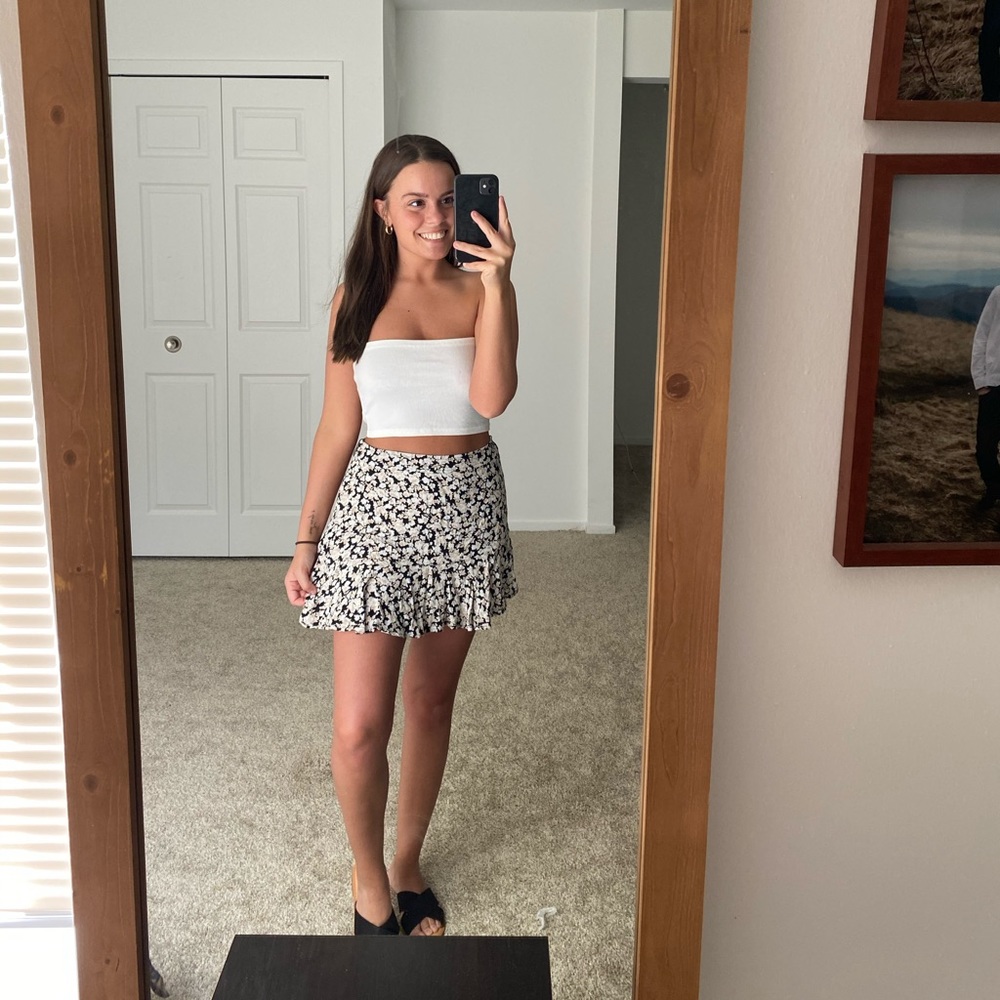 Abercrombie flowy floral skort